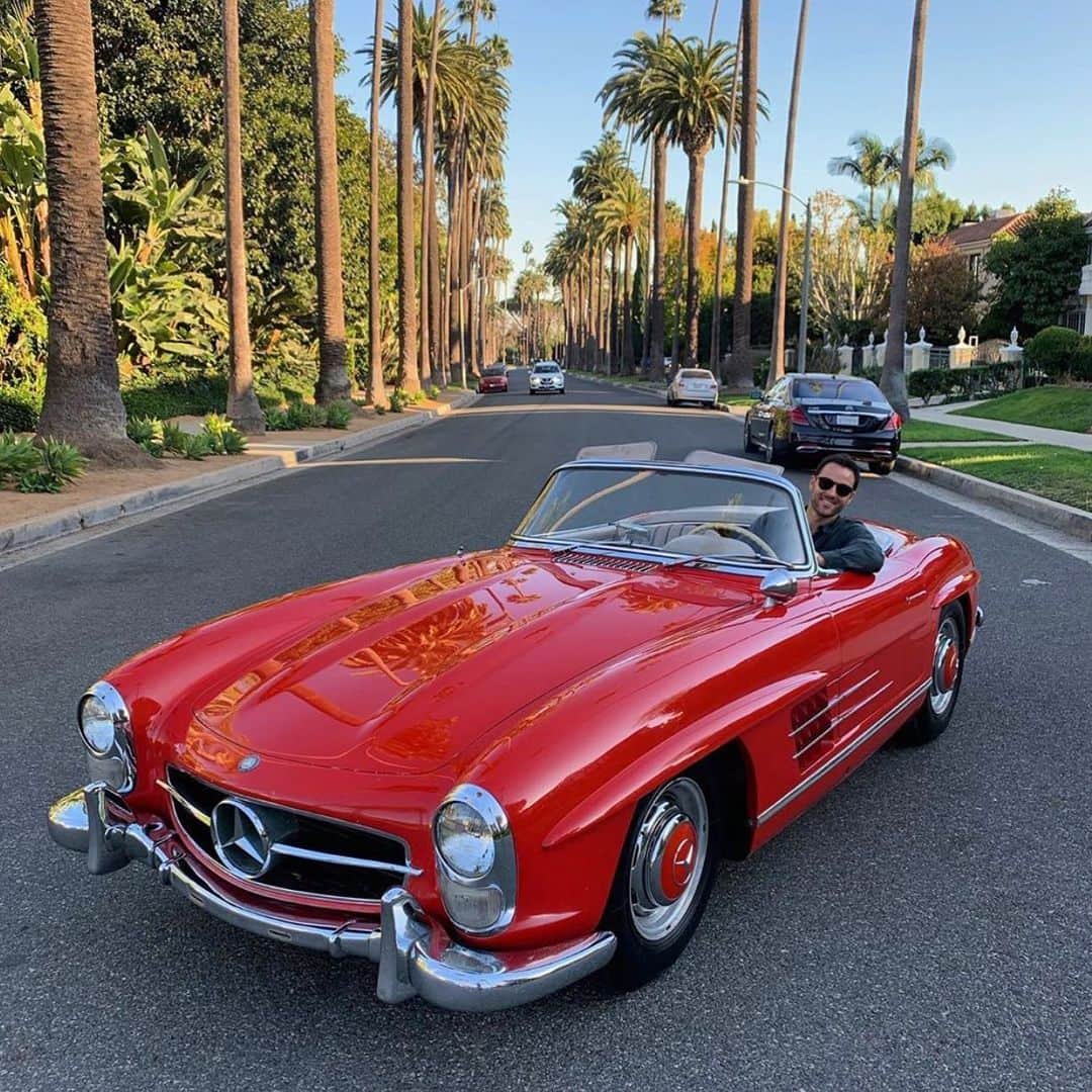 CarsWithoutLimitsさんのインスタグラム写真 - (CarsWithoutLimitsInstagram)「300SL Roadster Check out the full video on @mralexmanos  IGTV page  #carswithoutlimits #mralexmanos」11月25日 10時00分 - carswithoutlimits
