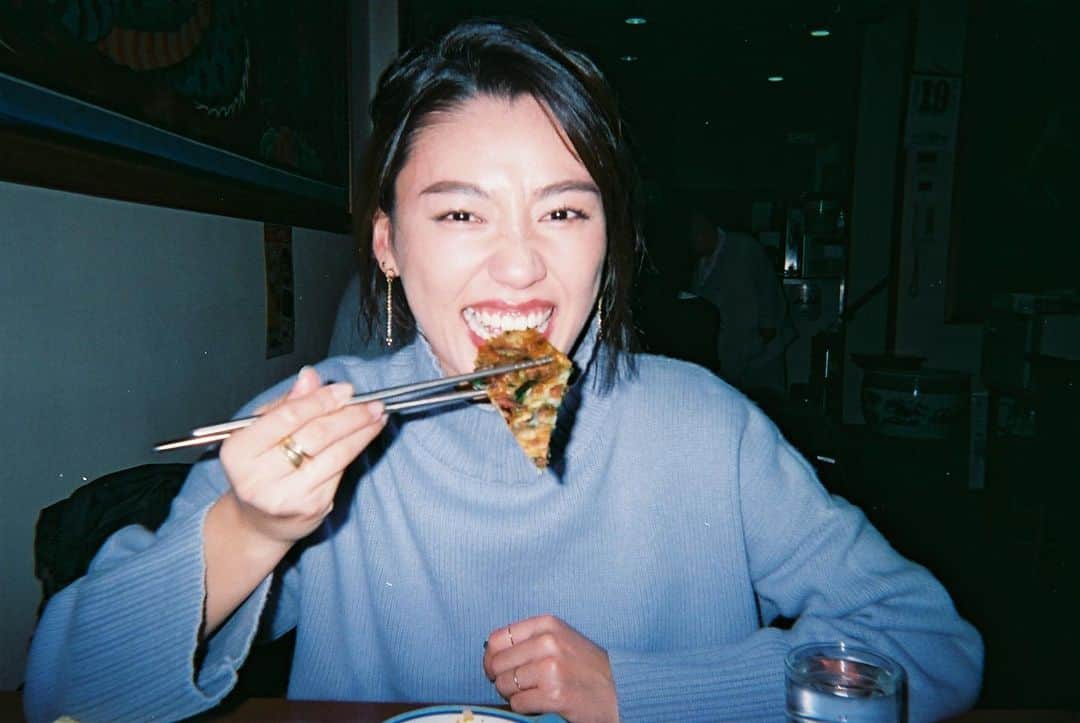 松本優さんのインスタグラム写真 - (松本優Instagram)「. . 🤤🤤🤤 . . #いっぱい食べる君が好き #写ルンです#韓国料理大好き」11月25日 10時06分 - matsumoto_yu