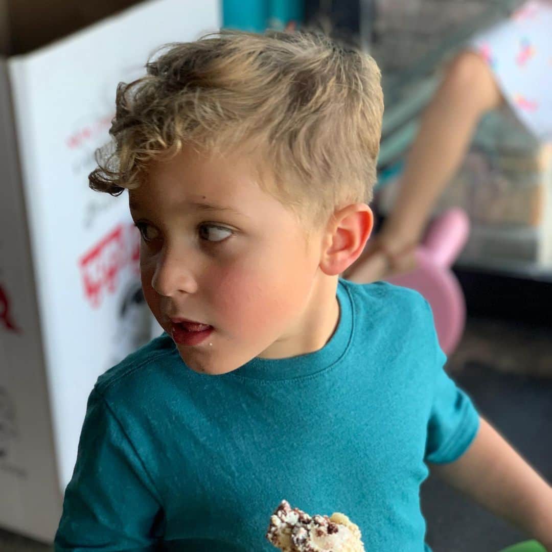 ブリット・ニコルのインスタグラム：「1st big boy haircut!!!!! I love this boy!!! Coolest 4 year old I know !!!! Handsome, Kind, Prophetic, Full of Adventure and of course Peace. Jerusalem, I love u buddy!!!! 😍」