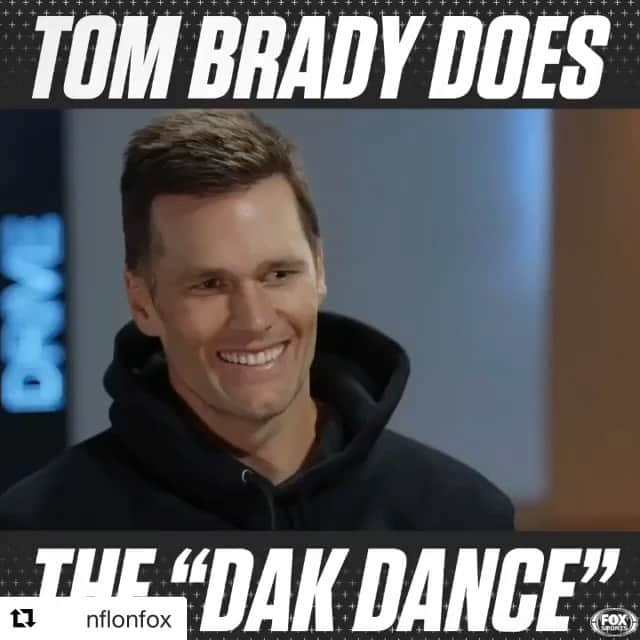 エリン・アンドリューズのインスタグラム：「#Repost @nflonfox Tom Brady does in fact do the "Dak Dance" 🕺💯」