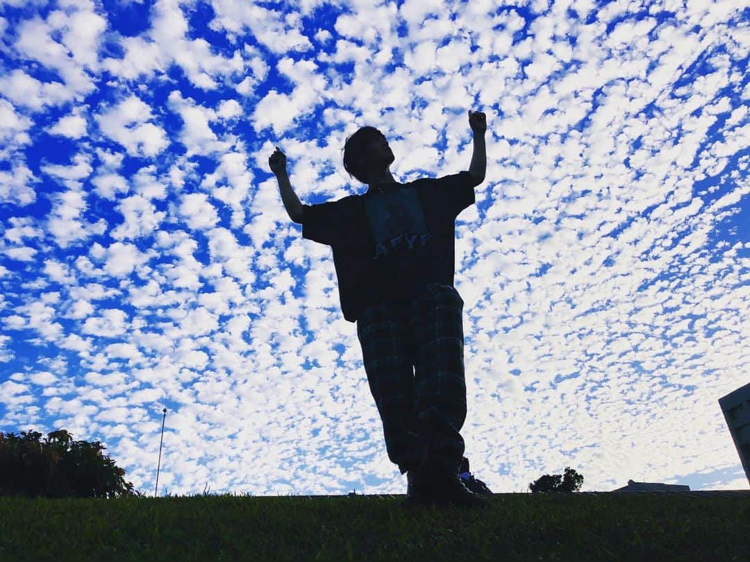 三浦孝太さんのインスタグラム写真 - (三浦孝太Instagram)「空は青い方がいい。  #skyblue #青空 #雲 #台湾 #台北 #四四南村」11月25日 10時26分 - kota_3ura
