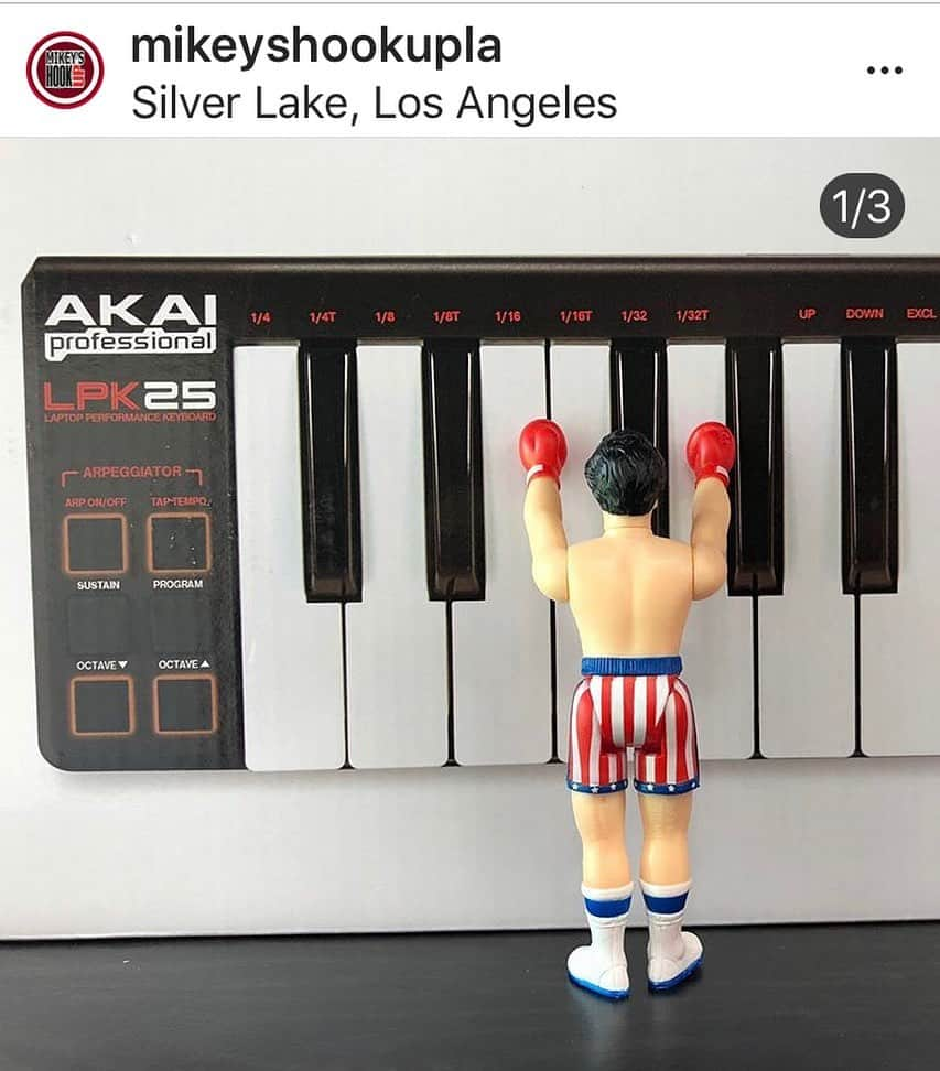 ニア・ヴァルダロスさんのインスタグラム写真 - (ニア・ヴァルダロスInstagram)「They’re new in LA and truly great!! For all your electronic needs, head to @mikeyshookupla in Silverlake! #notanadjustafan」11月25日 10時27分 - niavardalos