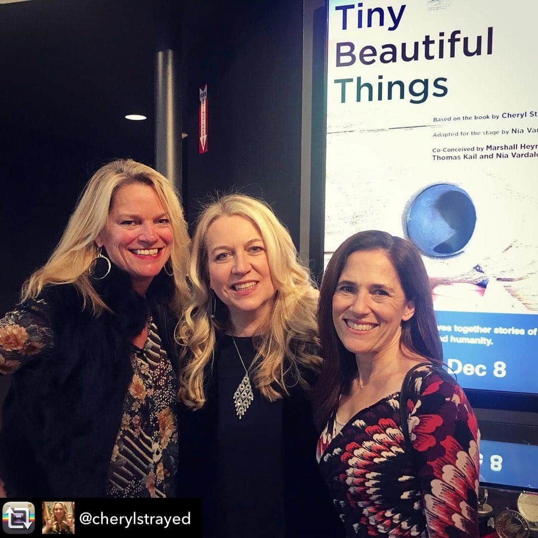 ニア・ヴァルダロスさんのインスタグラム写真 - (ニア・ヴァルダロスInstagram)「❤️❤️❤️ Repost from @cherylstrayed using @RepostRegramApp - This afternoon in Philadelphia I got to see Tiny Beautiful Things at the @ardentheatreco with my dear friends, Dorothy, Peter, and Holly, along with our daughters and several of their friends. I didn’t bring tissues because I thought I wouldn’t cry, but what on earth was I thinking? I’m endlessly stunned by all the many talented people who have brought this play to their stages and performed it with such tremendous heart. It’s running at the @ardentheatreco through Dec. 8th. If you’re near or in Philly, I hope you’ll get to see it!」11月25日 10時31分 - niavardalos