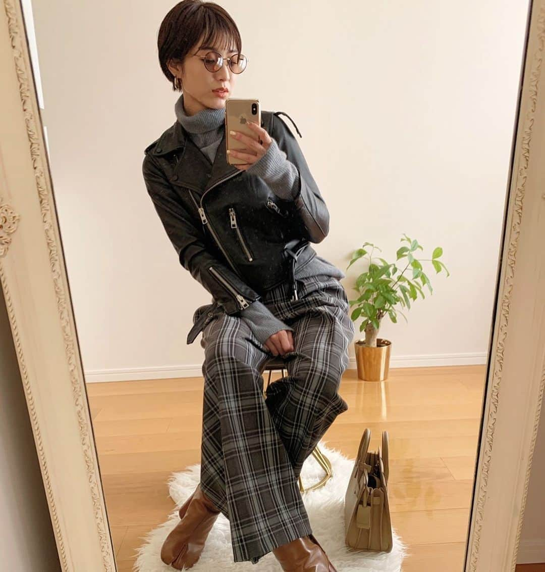 izu（出岡美咲）さんのインスタグラム写真 - (izu（出岡美咲）Instagram)「私服です。 今日はメンズライクに！  #プラステはいてみた　#plst #pr #168cm #169cm #高身長　#プラステ#ウォームリザーブ　#ootd #outfit #mylook #fashion #プチプラコーデ　#今日のコーデ　#きょコ　#シンプルコーデ　#カジュアルコーデ　#オシャレさんと繋がりたい　#着回しコーデ　﻿ ﻿ @plst_official﻿ ﻿」11月25日 10時32分 - izu_stagram