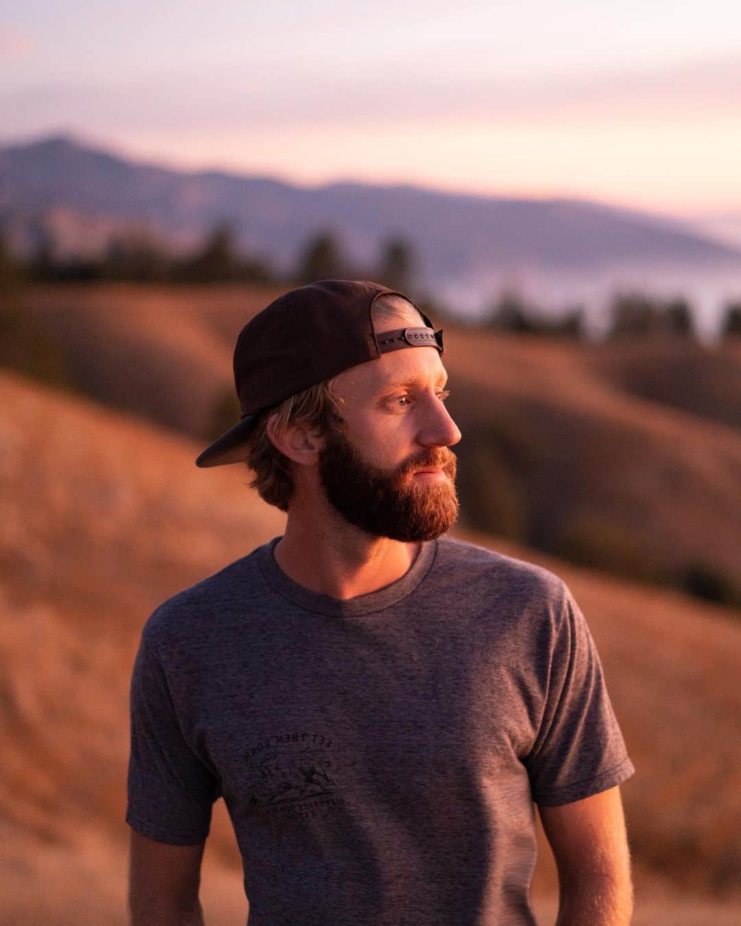 Travis Burkeのインスタグラム：「Hi, Travis here! I thought it was time to take a moment to reveal a little more about the man behind the camera... For me, this page has mostly been an outlet to inspire and encourage others to get outdoors, but I’d like to share a little about who I am! Here are 10 random facts: →  1. I am 32 years old and an Aries. 2. I‘m introverted- I get my energy from being alone. Large groups can be draining for me.  3. I don’t typically like to be on my phone so keeping up with social media, emails, texts, etc. is challenging for me and I typically disappear from the outside world for days at a time.  4. My longest breath-hold is 4 minutes and 47 seconds - This has been a huge accomplishment for me because as a kid I was scared of water was pretty uncoordinated, but have worked extremely hard to hone different skill sets to get where I’m at today.  5. Three things I’m not good at that I want to improve on are: cooking, playing an instrument, and speaking another language. 6. I spent multiple years studying photography in classrooms and reading countless books, apprenticing under other professionals in all different fields,  and working for several companies as a post-production photo editor before setting off to build my own brand.  7. I have passed up countless work opportunities with high dollar signs to stay true to myself, my brand, and live authentically.  8. I’ve never broken a bone or been in a car accident. 9. Needles, stingrays, and regrets are my three biggest fears.  10. I dislike coffee and tea (or any hot beverage) and my favorite snack is cereal and meal is burritos- but whose isn’t.  I am a strong believer that with passion, dedication, and the belief that it’s possible, you can do anything you set your mind to. I have so much appreciation for all of the love and support throughout the years from all of you! If you have additional questions or comments please share below & I will try to respond to all of them :)」