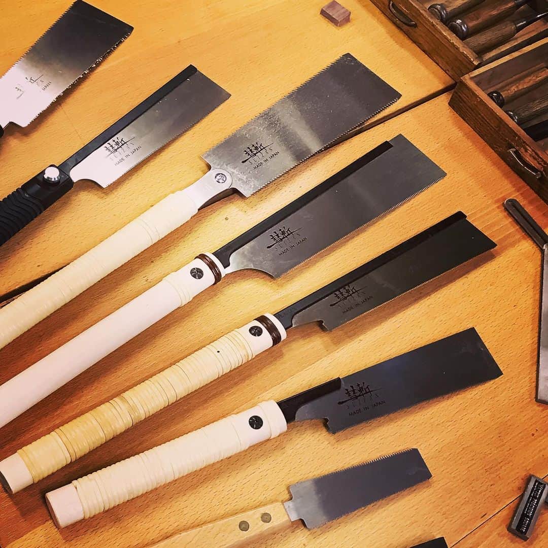 のインスタグラム：「5" Flush Cut Saw 7" Flush Cut Saw 8″ Dozuki (Dovetail) 9-1/2″ Dozuki (Dovetail) 9-1/2″ Ryoba (Double Edge) 7″ Dozuki (Dovetail) 7″ Ryoba (Double Edge)  #suizan #japanesesaw #japanesesaws #japanesetool #japanesetools #japaneseplane #craftman #craftmanship #ryoba #doubleedge #dovetail #dovetailsaw #handsaw #handplane #pullsaw #woodwork #woodworker #woodworkers #woodworking #woodworkingtools #furnitureworkshop #furnituredesign #furnituremakeover #furnituremaker #suizanjapan」