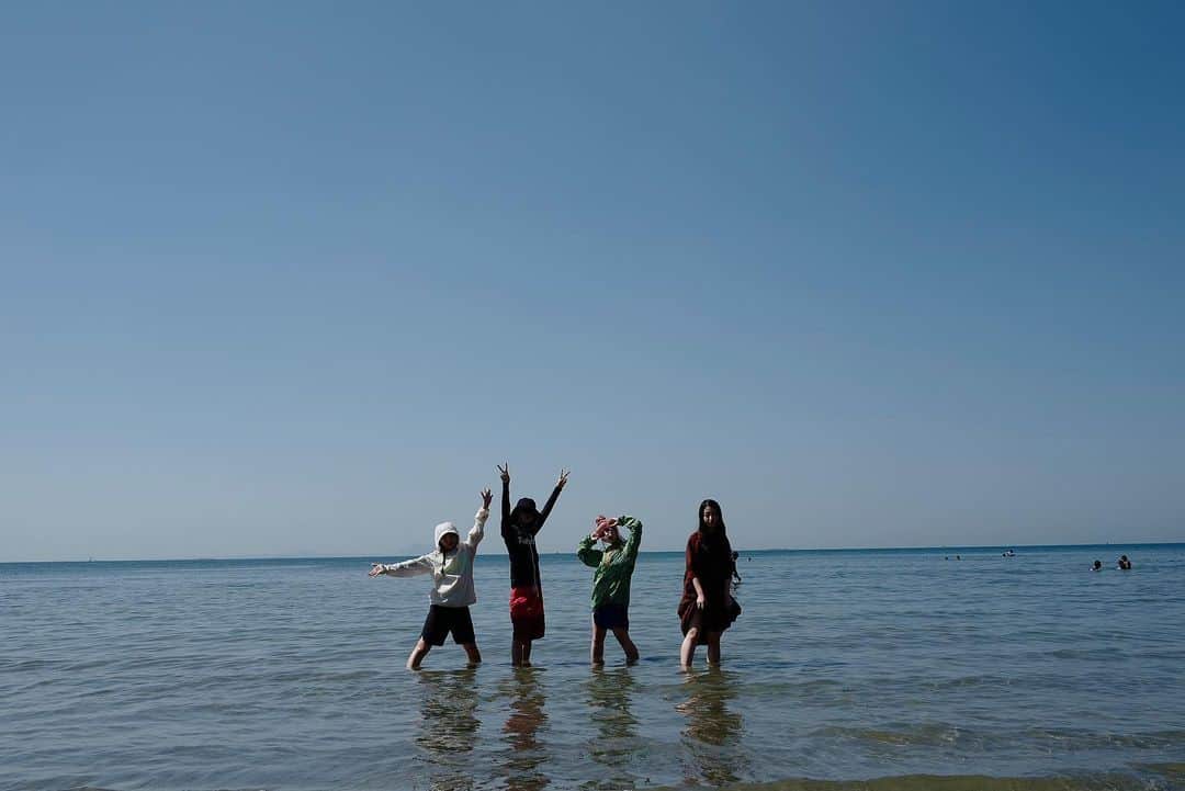 KARIN さんのインスタグラム写真 - (KARIN Instagram)「観光にも連れて行ってもらったんです💭 ・ 地獄寺や海🌊 バナナボートも乗ったよ〜落ちたけど〜 日本冬だからタイで夏を堪能できてはっぴでした☀️ #thailand #sriracha」11月25日 10時58分 - karin.tempurakidz