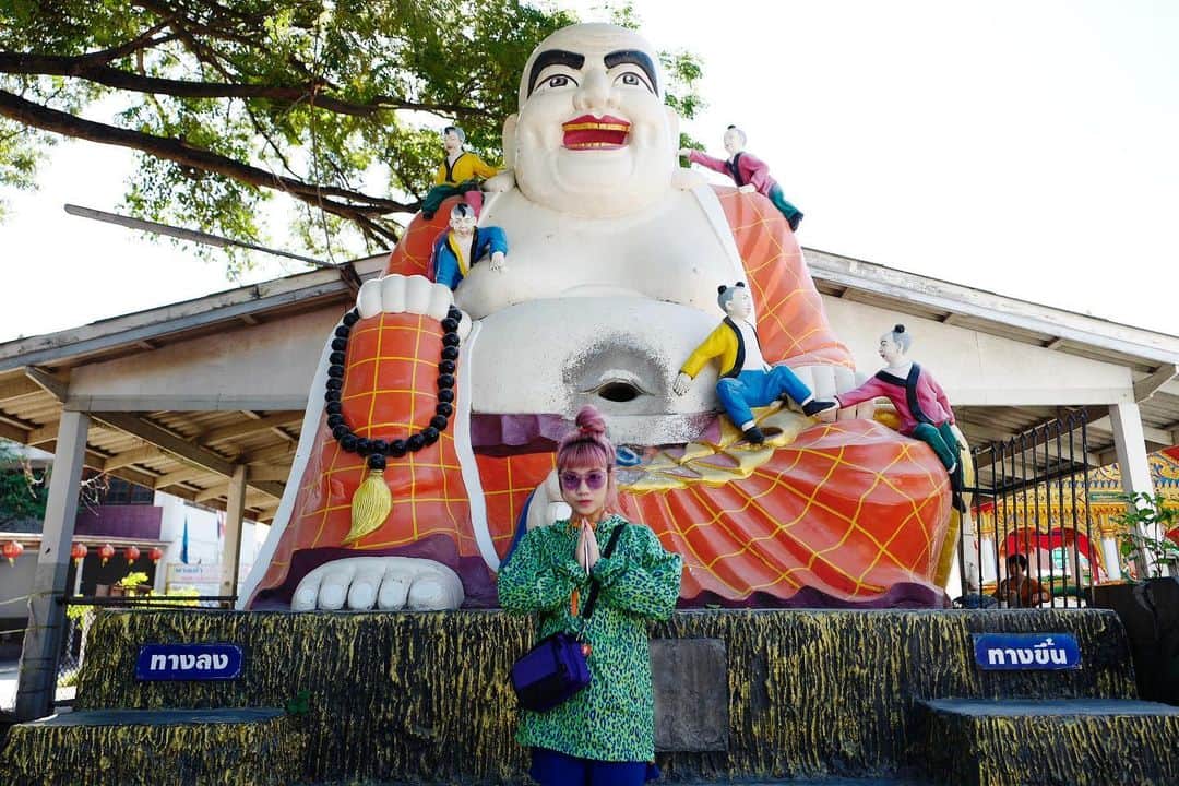 KARIN さんのインスタグラム写真 - (KARIN Instagram)「観光にも連れて行ってもらったんです💭 ・ 地獄寺や海🌊 バナナボートも乗ったよ〜落ちたけど〜 日本冬だからタイで夏を堪能できてはっぴでした☀️ #thailand #sriracha」11月25日 10時58分 - karin.tempurakidz