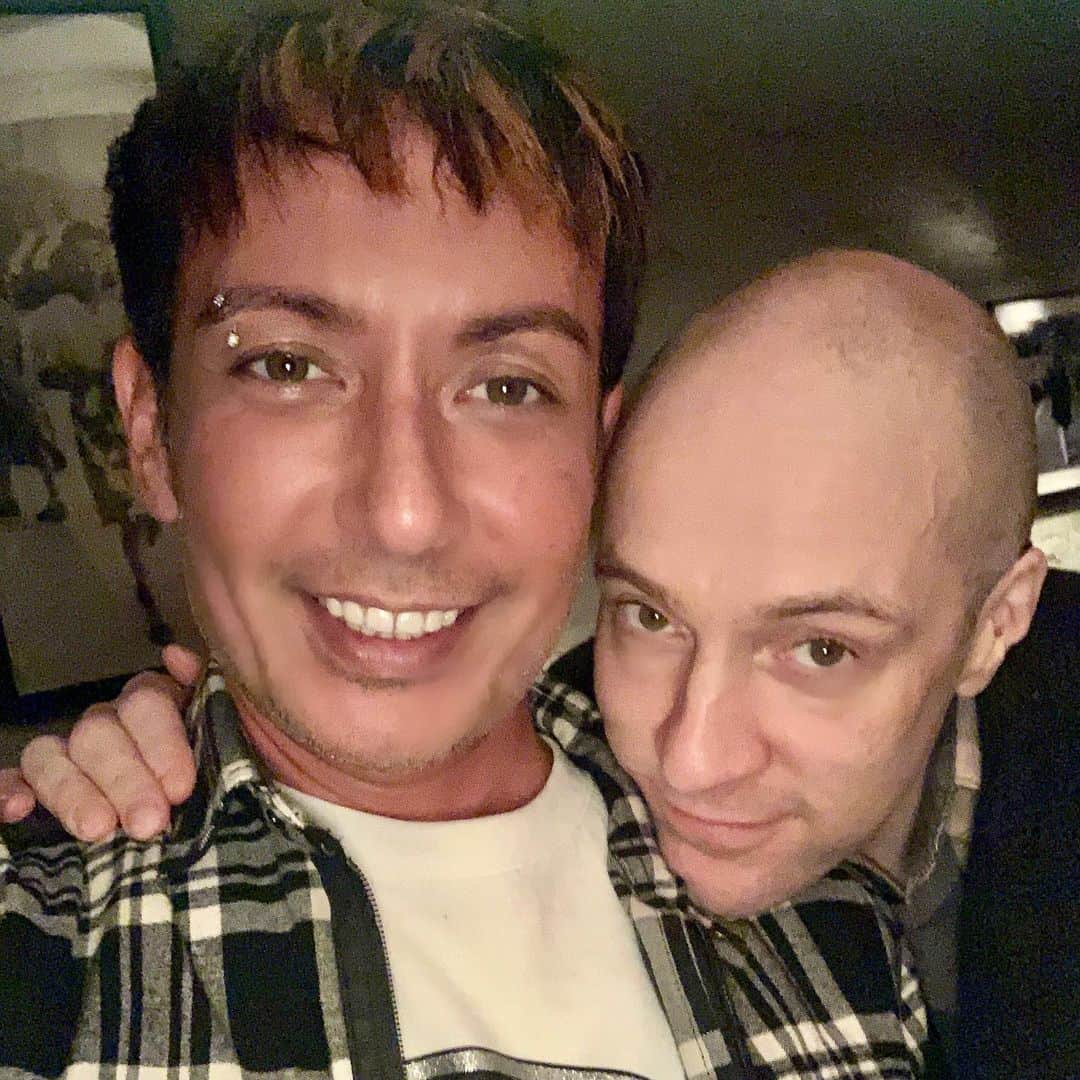 セロさんのインスタグラム写真 - (セロInstagram)「Last night, the feeling of wonder had returned to me. I finally got to see, meet, and hang out with @derrenbrown in New York.  The shows called SECRET and for a good reason. Can’t say anything... make sure to go and see it before it ends January 4th. My mind was blown away and like butter. Wait, it was like melted butter!  And gosh what a nice and charming and personable dude!  Thanks for blowing my world last night with your art!  #derrenbrownsecret」11月25日 11時00分 - cyrilmagic