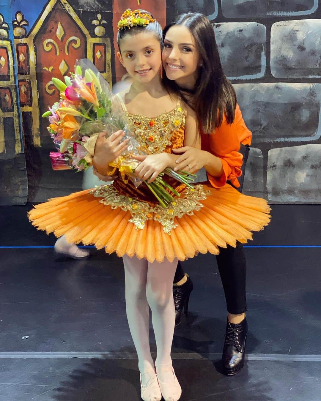 カロリーネ・セリコさんのインスタグラム写真 - (カロリーネ・セリコInstagram)「Orange Ballerina 🧡 Parabéns Bé, pelo esforço, dedicação e compromisso ❤️ A sua apresentação foi linda! #CaCelicoFamily」11月25日 11時05分 - cacelico