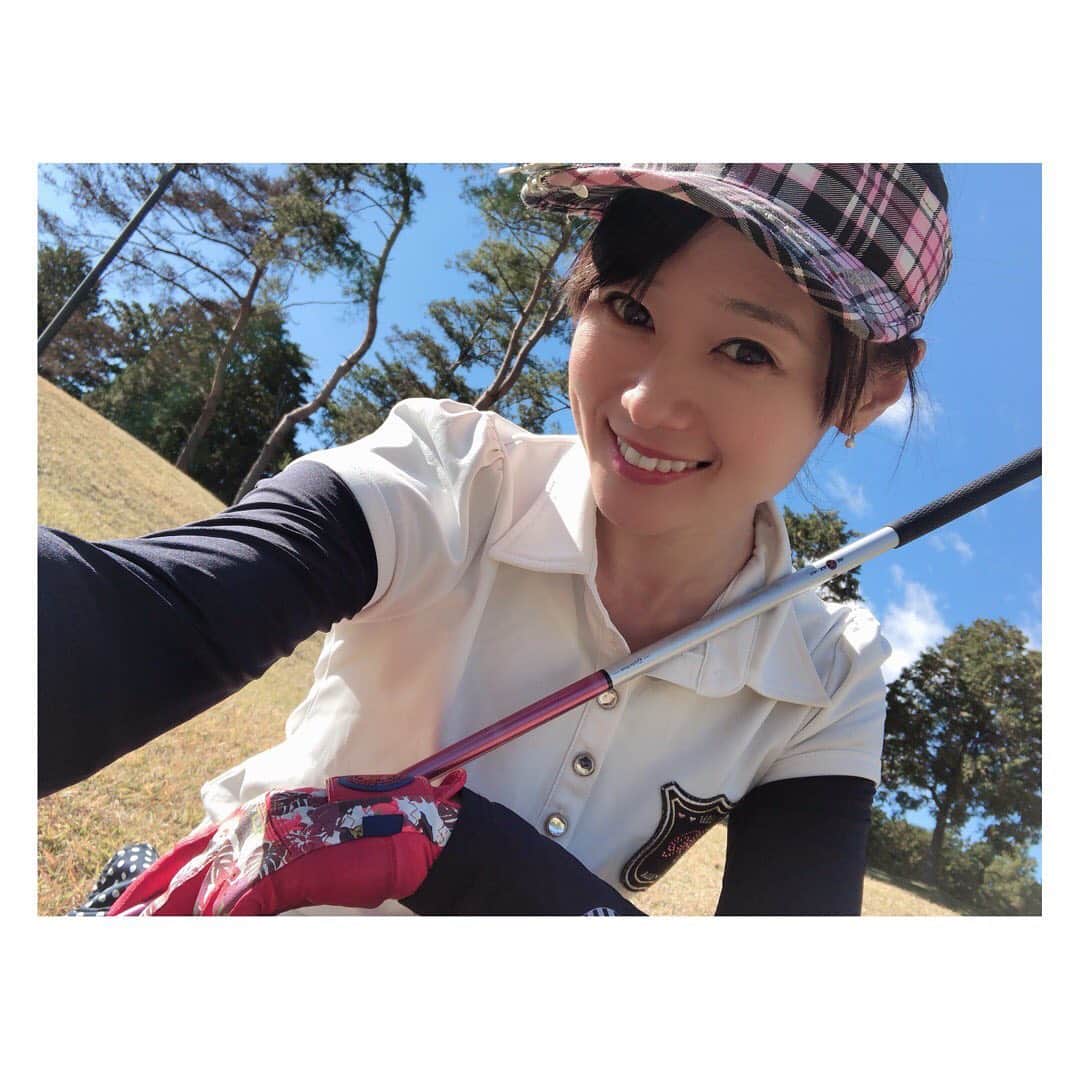 柳野玲子のインスタグラム：「先日のゴルフ🏌️‍♀️✨ 最近110が切れないー(；ω；) ということでドライバーとパターを変えて練習にも行ってみました💞 良い感じに飛距離も伸びたような気がします☺️ 練習も頑張ろう( ´∀｀)💞 #ゴルフ #ゴルフ女子 #golf」