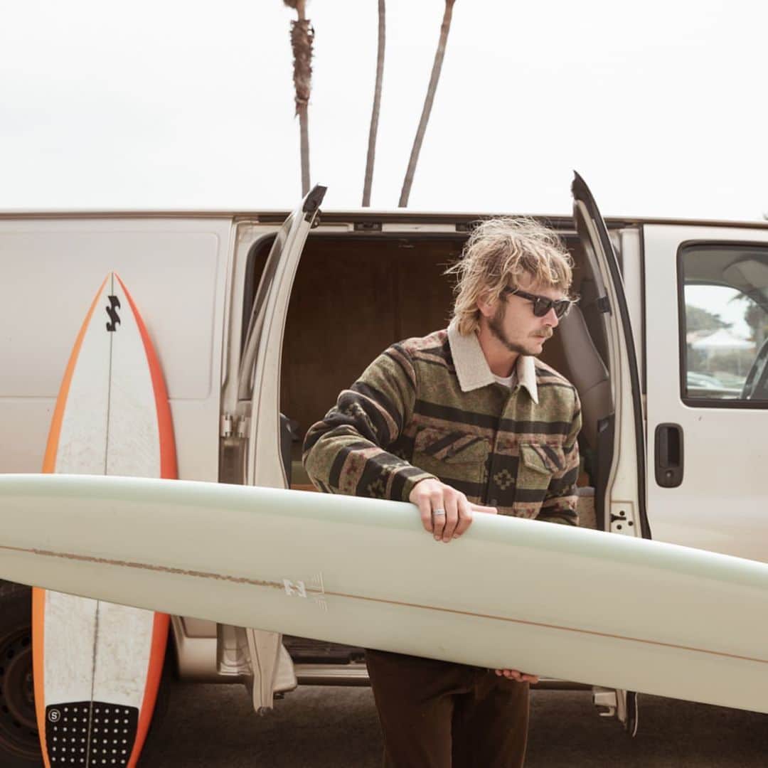 のインスタグラム：「Introducing the Barlow jacet. クラシックなウエスタンワークジャケットのディテールを取り入れたデザイン。インナーにはキルティングとボアを施し保温性抜群！」