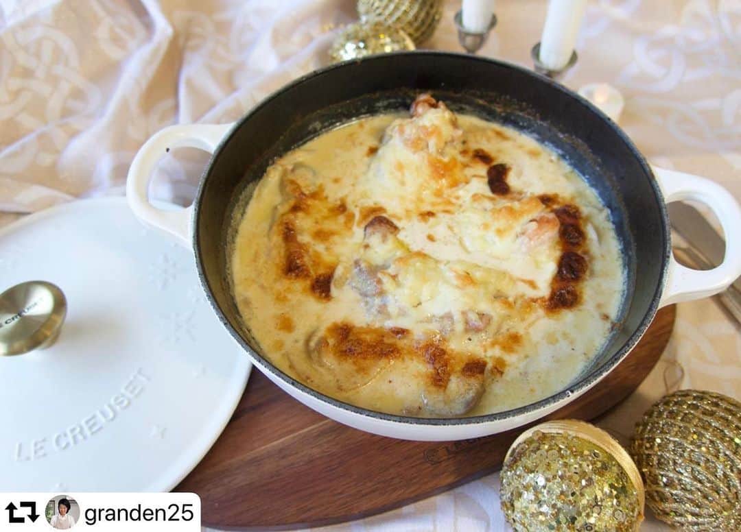 のインスタグラム：「#repost クスパ公認インスタアンバサダーの投稿をリポスト✨﻿ ﻿ @granden25 先生のお教室は、東京都文京区のフランス家庭料理とテーブルコーディネートサロンとなります😊﻿ インスタグラムも素敵な情報満載です！﻿ ぜひチェックしてみてくださいね💕﻿ ﻿ ・・・﻿ 今1番気に入ってる鍋！ル・クルーゼのマルミット。クリスマスバージョンのスターレリーフ！その上カラーは白でツマミはゴールド❤️﻿ 可愛いからガス台に乗っているだけでウキウキ。その上、炒めてから煮たりこのお鍋だけでできるので、煮物から、ローストポーク、大好きな料理が楽にできる。やっぱり優秀だわ〜😘﻿ ＃ル・クルーゼ#lecreuset #lecreusetjapon #marmitte#starrelief#ル・クルーゼアンバサダー#lecreusetambassador﻿」