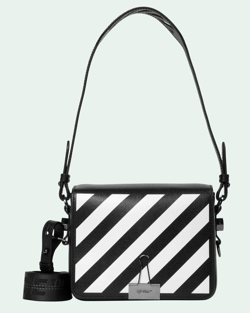 OFF-WHITE C/O VIRGIL ABLOHさんのインスタグラム写真 - (OFF-WHITE C/O VIRGIL ABLOHInstagram)「Off-White™ black diagonal binder clip bag with white diagonals now available in store worldwide and online at off---white.com」11月25日 12時02分 - off____white