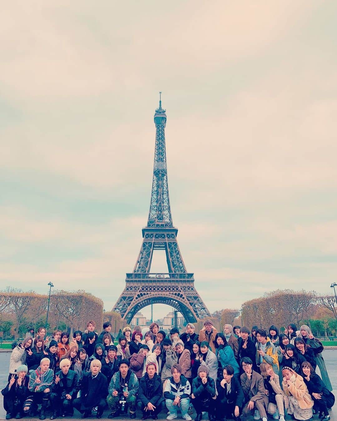 早稲田美容専門学校さんのインスタグラム写真 - (早稲田美容専門学校Instagram)「🇫🇷早稲美海外研修🇫🇷 🌟Paris🌟 #エッフェル塔#集合写真#凱旋門#海外#研修#旅行#パリ#pose#tower #effeltower #travel #journey#trip#pictureday #picture#photography #memories #france#paris #海外研修#美容師さんと繋がりたい #美容学生 #academy #beauty #college #楽しい#刺激的#早稲美#早稲田美容#美容師」11月25日 12時04分 - wasedabiyo