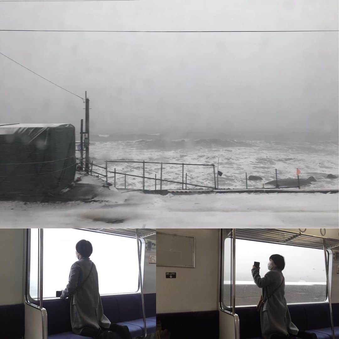 山本浩未さんのインスタグラム写真 - (山本浩未Instagram)「子供のようにはしゃいでしまった、北の冬の海🌊😆📸 #函館本線 #日本海 #石狩湾」11月25日 12時35分 - hiromicoy