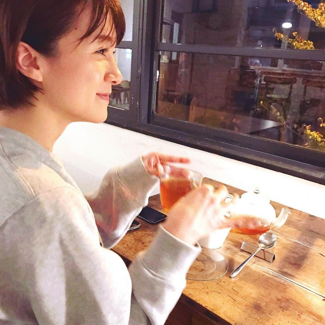 岡田ロビン翔子さんのインスタグラム写真 - (岡田ロビン翔子Instagram)「12月7日（土） 三軒茶屋グレープフルーツムーン 12：30分開場／13：00開演 アコースティックライブ ロン喫茶開催します  ギターのあおいちゃん　@aoi_michelle  と一緒に会いにきてくれるみんなが楽しんでくれる姿をイメージして作ってるよ〜グッズも可愛いの考えちゅう  チケット残りわずかです  土曜日のお昼 会えるのを楽しみに今日もがんばる！」11月25日 12時54分 - i_am_robin0315