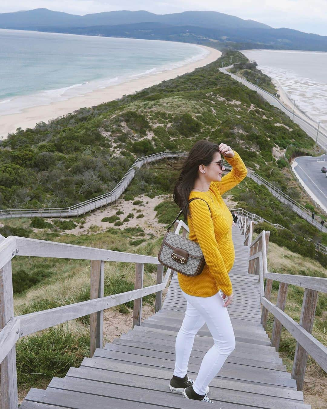 アン・カーティスさんのインスタグラム写真 - (アン・カーティスInstagram)「Nothing like getting some fresh air and sea breeze for the bubba 🤰🏻. . . 📷: @erwan 💄: @blkcosmeticsph matte mousse in MOONSTONE 👜: @gucci @ssilifeph #guccicruise2020」11月25日 13時07分 - annecurtissmith