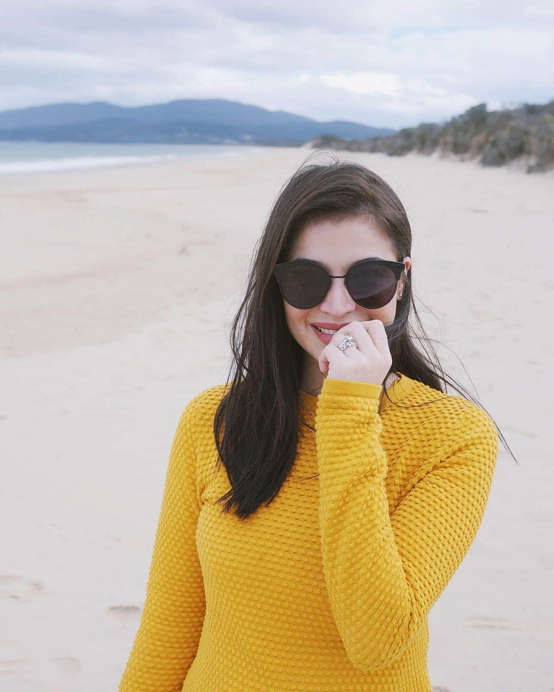 アン・カーティスのインスタグラム：「Nothing like getting some fresh air and sea breeze for the bubba 🤰🏻. . . 📷: @erwan 💄: @blkcosmeticsph matte mousse in MOONSTONE 👜: @gucci @ssilifeph #guccicruise2020」