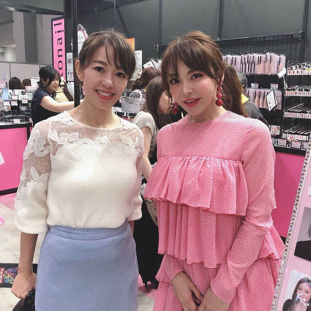 黒崎えり子さんのインスタグラム写真 - (黒崎えり子Instagram)「会場より✨この後すぐ、13:10から黒崎えり子のデモンストレーションがはじまります！ .  #TOKYONAILEXPO2019 #東京ネイルエキスポ2019 #東京ビッグサイト #南ホール #南ホール1階 #erikonail #MoreCouture #エリコネイル #モアクチュール #黒崎えり子 #山浦あゆ美 #黒崎えり子ネイルビューティカレッジ #お待ちしております❤」11月25日 13時00分 - erikonail