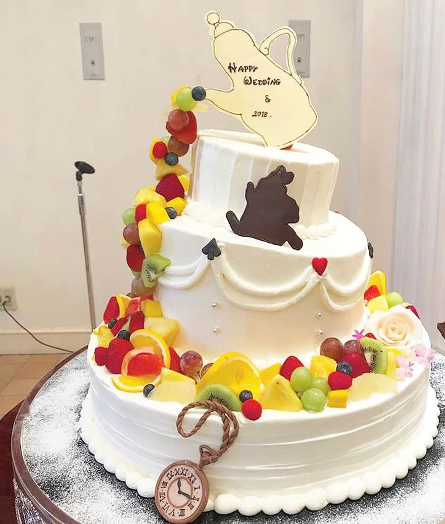 プレ花嫁の結婚式準備アプリ♡ -ウェディングニュースさんのインスタグラム写真 - (プレ花嫁の結婚式準備アプリ♡ -ウェディングニュースInstagram)「ディズニーがテーマのウェディングケーキ5選💎.◌* . @weddingnews_editor まいにち150記事を配信♩アプリもよろしくね💕 . . 📷本日のカバーPhoto🕊♩+ﾟ* .  @terattttta さん . #ディズニー がテーマ✨teratttttaさんの可愛い #ウェディングケーキ 🍰💗 . カバーは #シンデレラ × #美女と野獣 のデザイン💎.◌* . プラチョコで作られた立体的な #シンデレラ城 とプレートで作られたダンスする野獣と #ベル 💓 . どちらもとても可愛くて目を惹く華やかさです😍 . 他の #ケーキ も素敵なのでぜひスワイプ👉🏻してみてくださいね✨ . . . ...................................... ❤️【WeddingNews情報】❤️ . 本日新着のオススメ記事をご紹介します✨ . . ①文例あり＊席次表やプロフィールブックに使える例文をチェック！💕《DIY》 . . ②初詣に行ってみない♡？夫婦守りが買える全国の神社と飾り方＊💕《テーマ・装飾》 . . ③体験談♡結婚式までのスキンケアやエステで良かったものだけ紹介！💕《ビューティー》 . . ④本当に節約していい項目は？プロが教える裏ワザ10選＋α💕《お金・段取り》 . . ⑤永久保存版！ハワイで買いたいお土産リスト＊*💕《新婚旅行》 . ※《》は記事のあるカテゴリー名❤️ . などなど、その他にも新着記事が配信中💕アプリダウンロードがまだお済みでない方は是非 @weddingnews_editor のURLからダウンロードしてみてくださいね💕 . . . ＼📷投稿お待ちしています／ . 花嫁はもちろん、業者さんも大歓迎✨ アナタのお写真をご紹介してもOKという方は、ぜひ #ウェディングニュース にお写真を投稿してください💕 . . ⬇︎関連アカウント⬇︎ . 🕊メインアカウント 【 @weddingnews_editor 】 . 💒インスタグラムで式場探し 【 @weddingnews_concierge 】 . 👰花嫁から式場探し 【 @weddingnews_brides 】 . . その他、編集部からの連絡専用 @weddingnews_contact や、スタッフ個人の連絡用として @WN_xxxx（xxxは個人名）があります💕 . . …………………………… ❤️ウェディングニュースとは？ …………………………… . 花嫁のリアルな”声”から生まれた、花嫁支持率No1✨スマホアプリです📱💕 . . 🌸知りたい… #結婚式準備 に役立つ記事を毎日150件配信中♩ . 🌸見たい… インスタの #ウェディング 系投稿TOP100が毎日チェックできる＊IG画像の複数ワード検索も可♩ . 🌸叶えたい… 式場をはじめとした  #結婚式 関連の予約サイトが大集合♩ . 🌸伝えたい… 自分の結婚式レポ『マイレポ』が簡単に作れる♩卒花嫁のレポが読める♩ . . @weddingnews_editor のURLからDLしてね✨ . . . #花嫁 #ウエディング #プレ花嫁 #プレ花嫁準備 #2020春婚 #2020夏婚 #ディズニーシー  #2019冬婚 #2020冬婚 #2020秋婚  #全国のプレ花嫁さんと繋がりたい #プロポーズ #スイーツ #ディズニーウェディング #ディズニーランド #ディズニープリンセス #クリスマスケーキ  #デザート」11月25日 13時44分 - weddingnews_editor