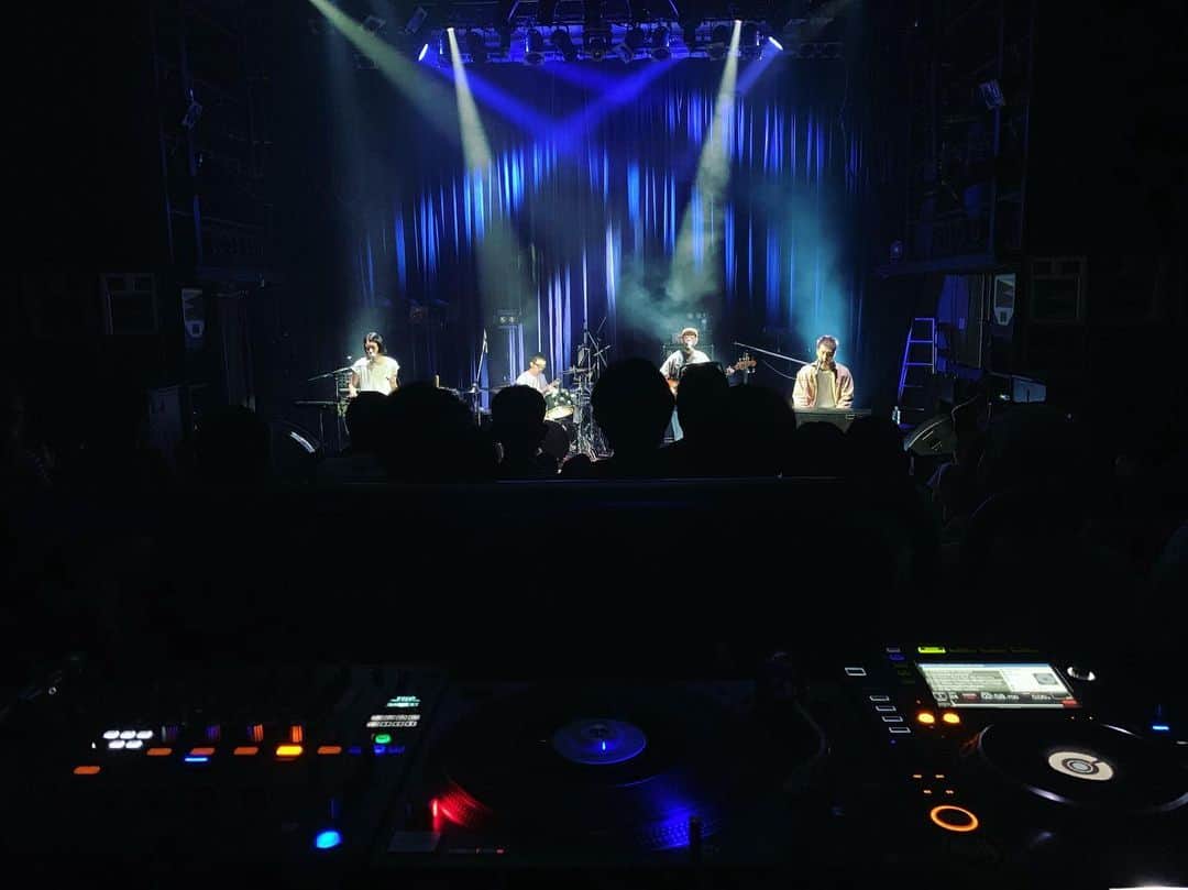 川辺ヒロシのインスタグラム：「INO hidefumi BAND ONE MAN LIVEでDJ〜 良いライブでした！ 最近歌い始めたとは思えない歌の味、上手さ、そしてマネージャーだったひろこさんがマルチ演奏者になってステージに！パーカション、シンセ、鍵盤、ホース振り回しまでの活躍に釘付け。1年でここまで出来るとは凄い そして楽しそうな恒ちゃんのドラム！」