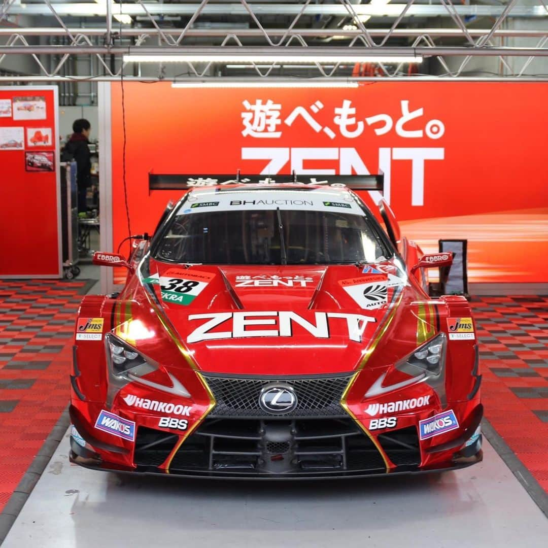 川村那月さんのインスタグラム写真 - (川村那月Instagram)「【SUPER GT×DTM特別交流戦】 38号車 レース２ではクラッシュにより残念な結果になってしまいましたが、普段見る事が出来ない交流戦の2日間、大迫力のレースとても素晴らしかったです😭✨ 私としては最後のレース。この2日間も38号車を皆様と応援できてとても幸せでした✨  レースクイーンになれて良かった。  ZENT様、チームの皆様、メンバーのみんな、そして会いに来て下さったファンの皆様、本当にありがとうございました💕  そして12月15日のTGRFにも出演させて頂きます。最後のサーキットになりますが、皆様と思いっきり楽しみたいと思います☺️🌟 レースが終わって凄く寂しいけど、心から感謝の気持ちでいっぱいです！ 「今日も皆さんに愛を✨」 #川村那月 #ZENTsweeties  #38号車 #SUPERGT #DTM #特別交流戦 #富士スピードウェイ #レースクイーン #レースクイーン卒業 #最後のレース #感謝 #皆さんに愛を #日本レースクイーン大賞グランプリへ🏆」11月25日 14時07分 - kawamura_natsuki317