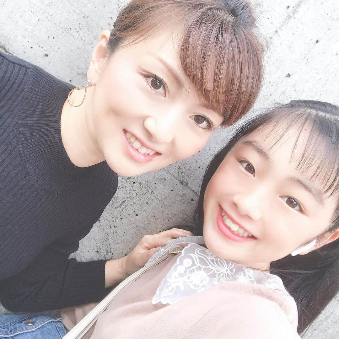 ひまひまチャンネルさんのインスタグラム写真 - (ひまひまチャンネルInstagram)「昨日😄🤳撮影行く途中でママと撮ったよ✨ 昨日は 動画でRちゃん登場たくさんのコメントありがとうございます😊 今日の動画も面白いというか… 最悪というか…夕方4時出るので 見てね〜〜😄 ママの個人アカント開設👉@hima2_mama  #ひまひまチャンネル #ひまひま家  #動画16時出るよ #youtube」11月25日 14時58分 - himahima_channel