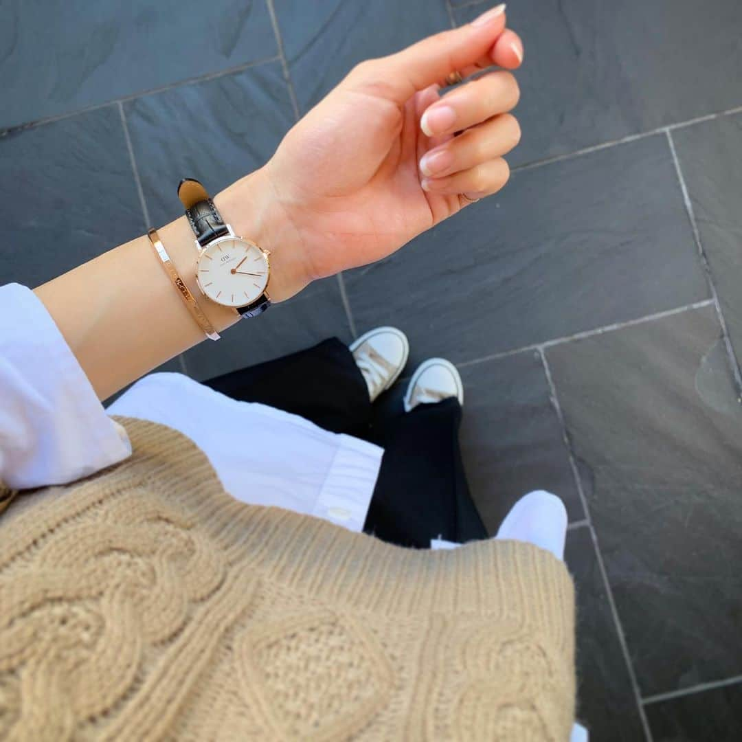 Ces't Mignonさんのインスタグラム写真 - (Ces't MignonInstagram)「・ @danielwellington 期間限定の ブラックフライデーセールがスタートしました☺︎！ ・ ・ 11/25～12/2までの期間中 ☑︎腕時計とアクセサリーまたはストラップの購入で30%OFF ☑︎数量限定で一部の商品が最大50%OFF ☑︎15%OFFクーポンコード併用可能、ギフトラッピング無料 ・ ・ 公式サイトで使える15％OFFクーポンを発行頂いたので よかったらご利用下さい☺︎💓 ・ ・ coupon code：cest (1/15まで) ・ 公式サイト https://www.danielwellington.com/jp ・ ・ watch▶︎petit reading 28㎜ shirt▶︎楽天(数年前) Knit▶︎神戸レタス pants▶︎#UNIQLO ・ ・ #ダニエルウェリントン#DW新作#DW手元ルックス#腕時計#時計#アクセサリー#リング#指輪#今日の手元#大人カジュアル#スニーカーコーデ#ユニジョ#ユニクロ#ユニクロキレイめ部#ユニクロコーデ#パンツコーデ#ワイドパンツ#パンツスタイル#时尚#casual#潮流#冬コーデ #outfit#code#ponte_fashion#instafashion#instagood#お洒落さんと繋がりたい #手元倶楽部」11月25日 15時03分 - cestmignon_mau