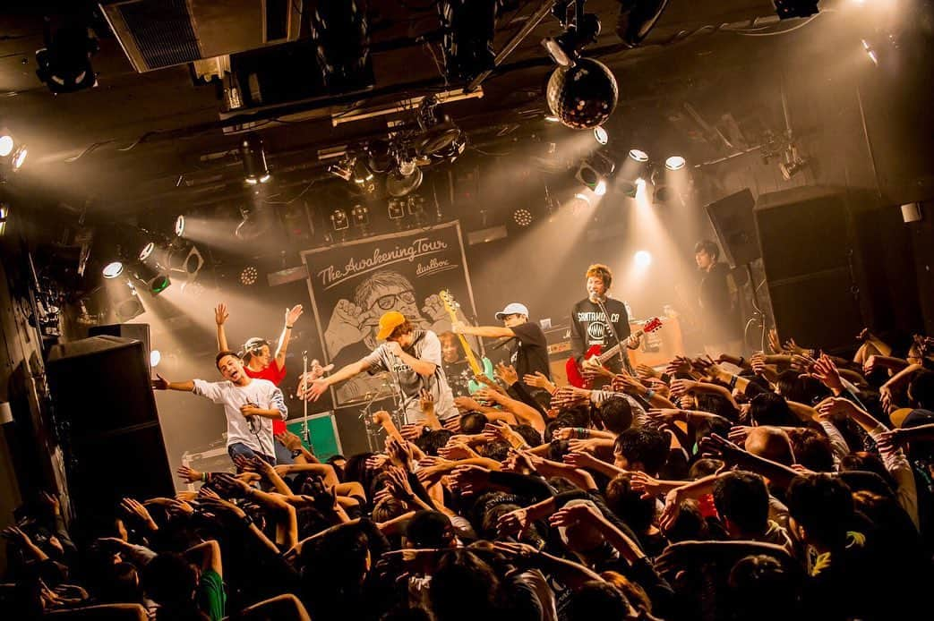 須賀真太郎さんのインスタグラム写真 - (須賀真太郎Instagram)「2019.11.24 @いわきSONIC "The Awakening TOUR" w/ TOTALFAT  いわき熱かった！！！ トータルファットとの最終日、文句なしの燃え尽き感で気持ちよかった！！ みんなありがとう😊  photo by 岩渕直人」11月25日 15時09分 - sugacurry