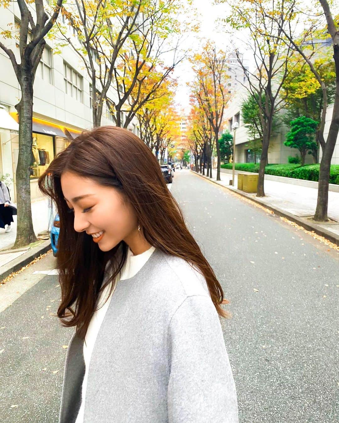 湯浅喬子のインスタグラム：「ちょっとだけ紅葉🍁  @teenkarbel でマツエクリペア。 今回は、カールをあげてみた♡  teenkarbelのマツエクがタイプで大好き。 ナチュラルで上品な仕上がり✨ いつもありがとうございます☺️ . photo by @maomao_kobe 💕 #teenkarbel#ティンカーベル #マツエク#リペア」