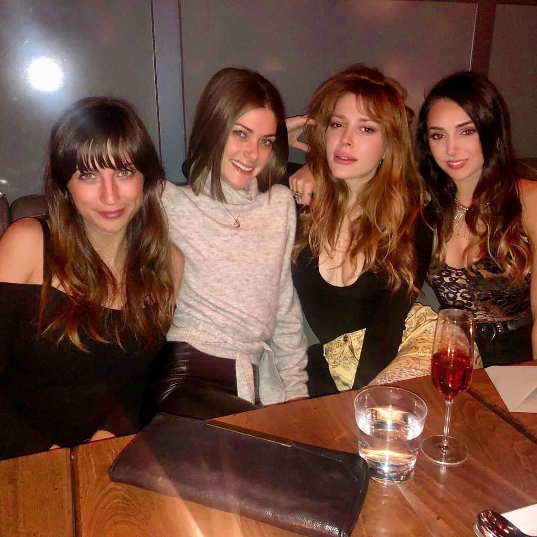 エレナ・サチンのインスタグラム：「My sweet husband got my gorgeous NY girls together for my birthday. 📷 @tysonritter, love you so much! And thank you all for the lovely birthday wishes, I am so lucky. ❤️」