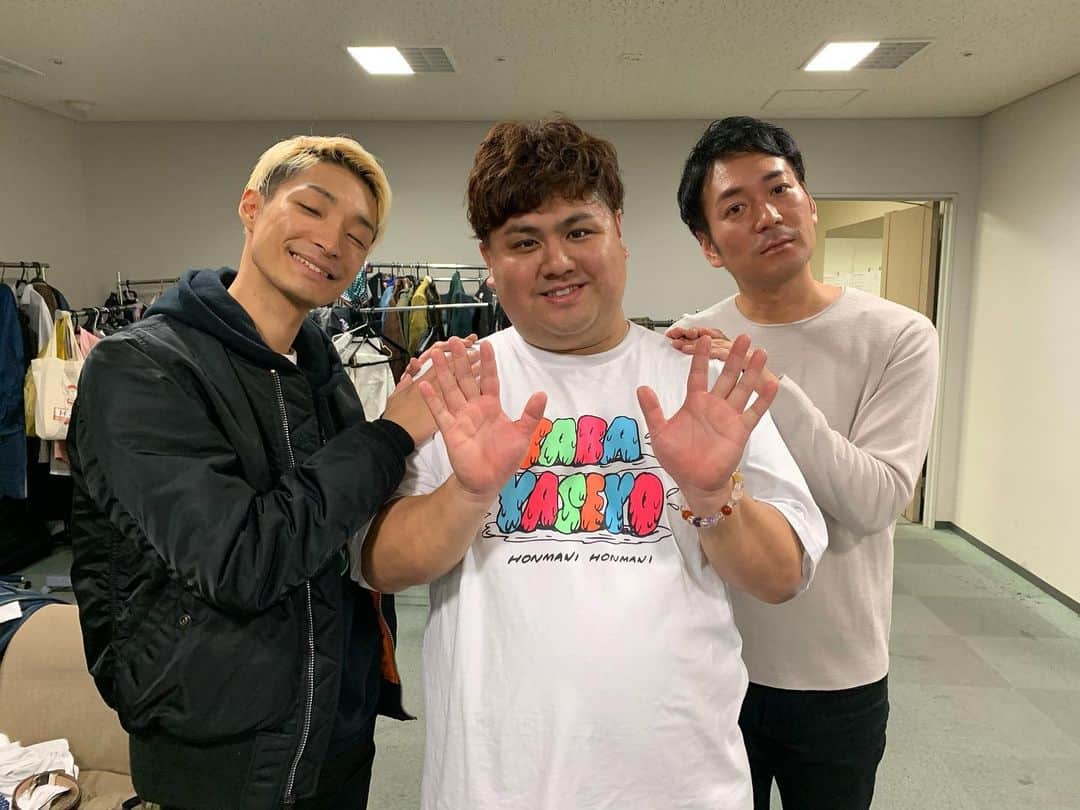 池田真一のインスタグラム：「ハイキック寄席ありがとうございました！ 本日もみんな最高にハイキック決まってました！ ネタ9分やってすみません！ 3分ただただ肉まん食べてすみません！僕達はハイキックじゃなくてシャイニングウィザード的なものを決めてしまいました！来月もよろしくお願いします！」