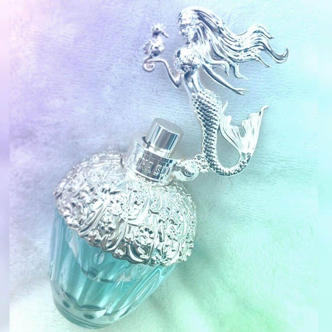 長江愛美さんのインスタグラム写真 - (長江愛美Instagram)「FANTASIA MERMAID🧜‍♀️ とっても私好みのビン❤️ #annasui #fantasiamermaid #fragrance#香水#フレグランス#アナスイ#マーメイド#mermaid#人魚」11月26日 1時06分 - manamin.512