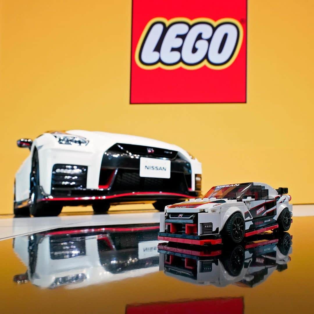 Nissanさんのインスタグラム写真 - (NissanInstagram)「No driver’s license required! Thanks to our partnership with @lego, children of all ages can build and drive their own Nissan #GTR #NISMO – made out of #LEGO® bricks 🙌 Available globally in January 2020. #OMGTR」11月26日 1時22分 - nissan