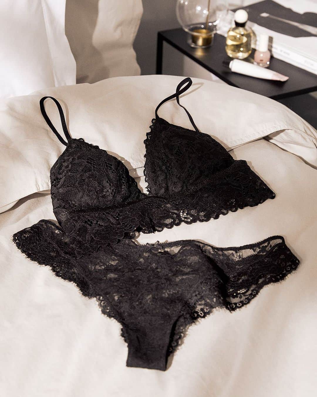 H&Mさんのインスタグラム写真 - (H&MInstagram)「Build a base with soft lace — discover our new lingerie today! #HM  Padded lace bra: 0824148001 Nail polish: 0286825001 Lace Brazilian briefs: 0807176001 Nail polish remover	: 0786086002 Eau de Toilette: 0690289001」11月26日 1時37分 - hm