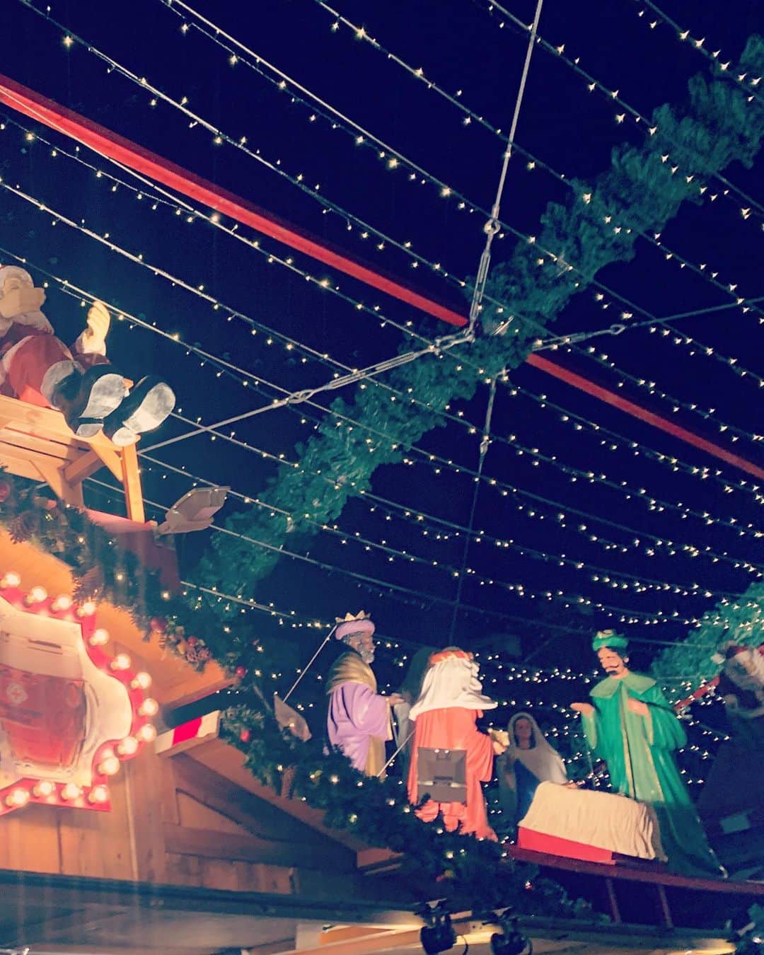 福島ゆかさんのインスタグラム写真 - (福島ゆかInstagram)「：赤レンガのクリスマス  ありねえと巡りました。 我が家のツリーも飾り付けしなきゃ🎄  #クリスマス #christmas  #christmastree  #クリスマスツリー  #横浜 #みなとみらい #赤レンガ倉庫  #赤レンガ #ライトアップ #イルミネーション #夜景 #クリスマスフェスタ #クリスマス雑貨  #待ち人は #サンタさん」11月26日 1時36分 - yuka_fukushima_