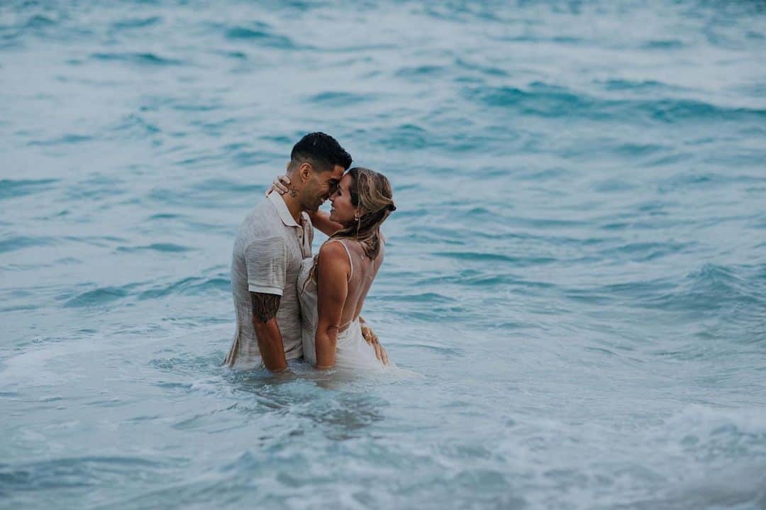 ソフィア・バルビのインスタグラム：「Contando los dias para volver a decirte que SI 👰🏼🤵🏻 #10años @luissuarez9」