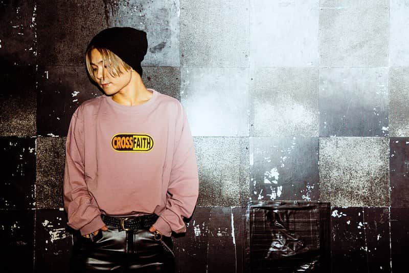 Tatsuya Amanoのインスタグラム：「2019 AUTUMN MERCHからLong Sweatshirtを着てみました🕺﻿ ﻿ ワンサイズだけど大きさとか色の雰囲気とかの参考にしてもらえたらと思います👍🏻✨﻿ ﻿ Photo by @cazrowaoki」