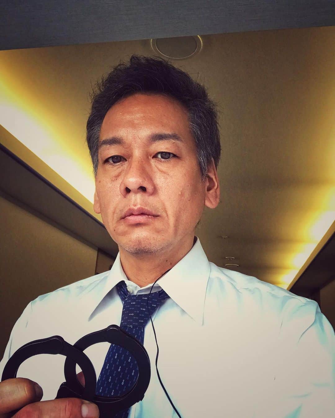 山崎潤のインスタグラム：「だいたいいつもそう  殺るか殺られるか  捕まるか捕まえるか . . #山崎潤 #俳優 #ドラマー #月に吠える #撮影 #映画 #ドラマ」