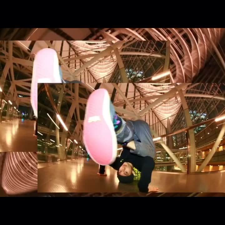 のインスタグラム：「Proud to be a #sream member👑 ・ #skillruleseverythingaroundme  @s.r.e.a.m._  big shout out to @new_old_original ・ #freestylebasketball #basketball #tricks #gopro」