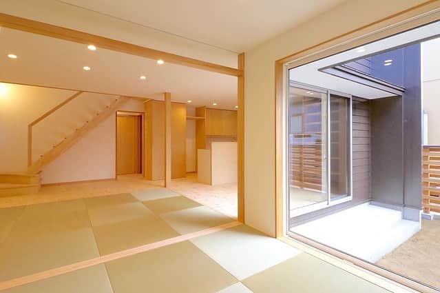 伊藤瑞貴建築設計事務所のインスタグラム：「昨日は、オープンハウス×2にたくさんの方にご来場いただきました。  ありがとうございます！  次回のオープンハウスは、12/21です！！ Mizuki ito Architects URL: http://miaaa.biz/  ーーーーーーーーーーーーーー @mizukiitooo ーーーーーーーーーーーーーー #セミオーダー #デザイン #インテリア #建築家 #建築家とつくる家  #つながる家プロジェクト #ロングライフデザイン #スローライフ #緑のある暮らし #サスティナブル #パッシブハウス  #マイホーム #マイホーム計画 #マイホーム記録  #福井県  #architects #architettura #architecture  #green  #architects #architecture  #archilovers  #simple  #simplelife  #伊藤瑞貴建築設計事務所  ーーーーーーーーーーーーーー URL：http://miaaa.biz/ ーーーーーーーーーーーーーー」