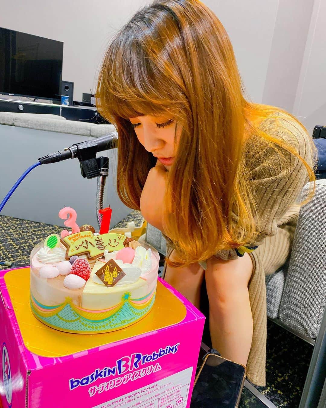 小春のインスタグラム：「#姉カメラ Ice cream cake 🎂 Eat it fast🏃‍♀️ Baskin-Robbins Thirty One」