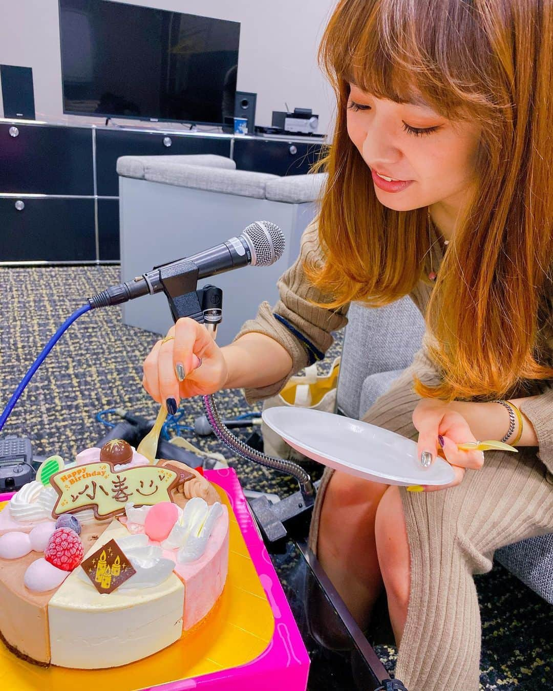 小春さんのインスタグラム写真 - (小春Instagram)「#姉カメラ Ice cream cake 🎂 Eat it fast🏃‍♀️ Baskin-Robbins Thirty One」11月25日 17時35分 - suttokodokkoiii