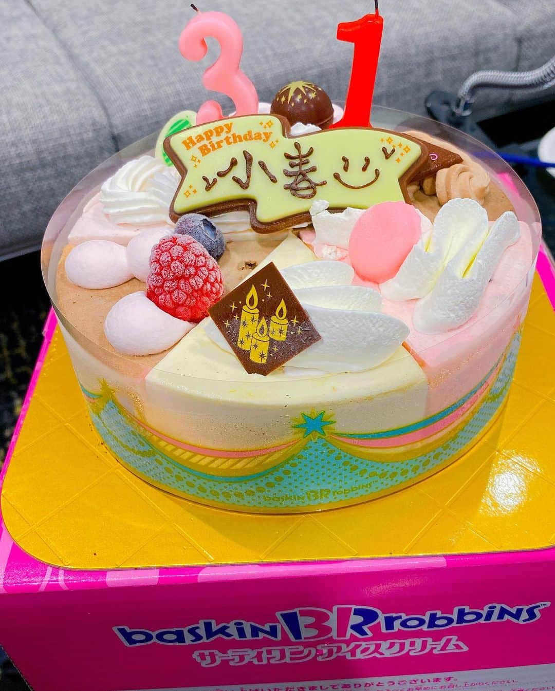 小春さんのインスタグラム写真 - (小春Instagram)「#姉カメラ Ice cream cake 🎂 Eat it fast🏃‍♀️ Baskin-Robbins Thirty One」11月25日 17時35分 - suttokodokkoiii