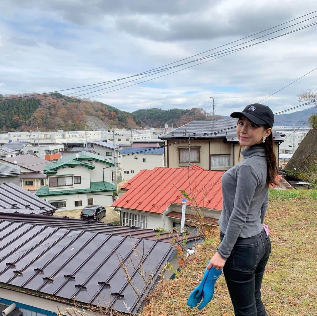 山川恵里佳さんのインスタグラム写真 - (山川恵里佳Instagram)「: : ボランティア活動を終え、ボランティアセンターに戻ると、手作りの卵焼きが用意してありました。しかもメッセージ付き☺️ ボランティアセンターの方がご用意してくださったようで、温かい気持ちになりました。 ボランティア活動する側と送り出す側の気持ちが１つになることで、全てが成立します。 台風19号におけるボランティア活動は132件完了したとの事で、一先ず11月24日に宮古市災害ボランティアセンターは閉所になりました。 本日25日からは通常のボランティアセンターとして依頼を受付するそうです。 詳しい事はフェイスブックやホームページに載っています。 : 被災された皆さまが少しでも早く笑顔になれるよう、日々過ごしていく中で自分達が出来ることを発見できたらと思っています。 この場で共有したいので、その際は皆さんのお力も貸してくださいね！ : 最後に…土砂の勢いに負けず咲いていた黄色いお花🌼 皆さんは何を感じますか？ : : #宮古市災害ボランティアセンター#台風19号#宮古市#岩手県#ボランティア活動#環境問題を考える」11月25日 17時36分 - erika_3_official