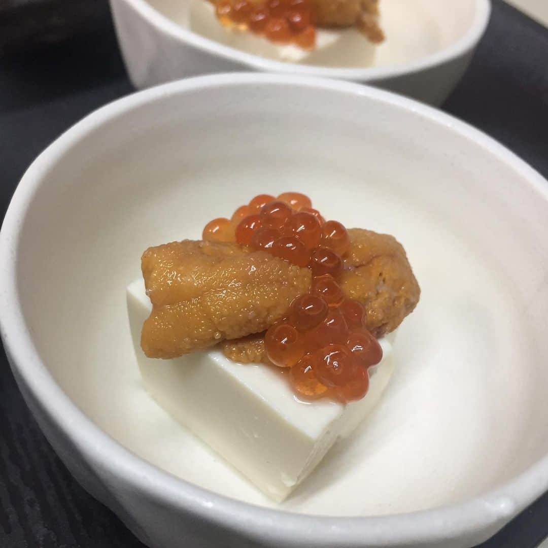 のインスタグラム：「さあ本日も張り切って 営業開始しております。 こんばんわ！ 北海道知床漁場天神橋店です。 11月もラストスパートです！ #北海道知床漁場天神橋店#生牡蠣#いくら#活魚#出巻き玉子 #海鮮居酒屋#忘年会#天満#地下#北海道知床漁場天神橋店#天神橋筋商店街#天神橋グルメ#隠れ家 #北海道料理#北海道日本酒#北海道グルメ#掘りごたつ」