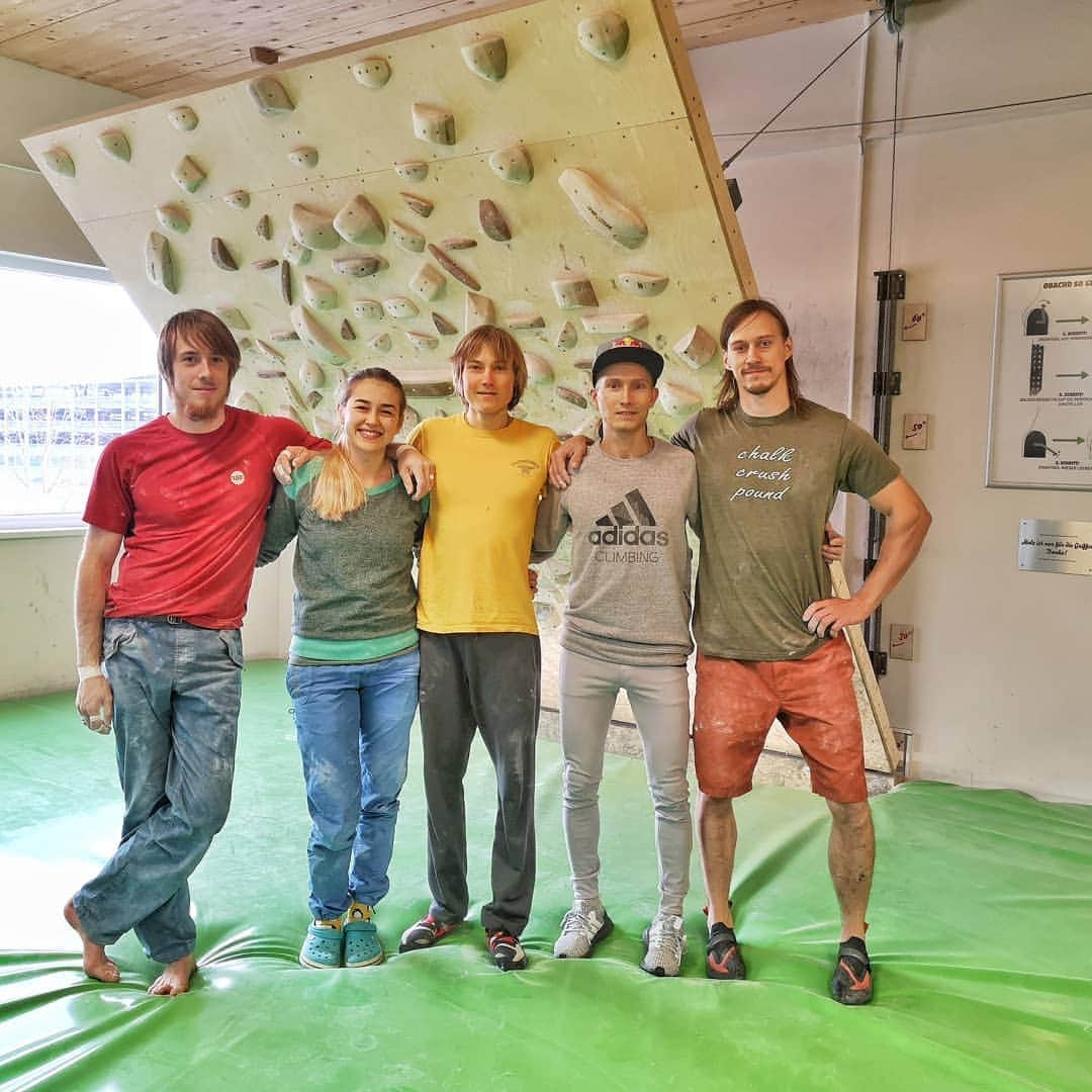 ルスタン・ゲルマノフのインスタグラム：「Happy to spend some time together with my friends at @cafekraft_nuernberg」