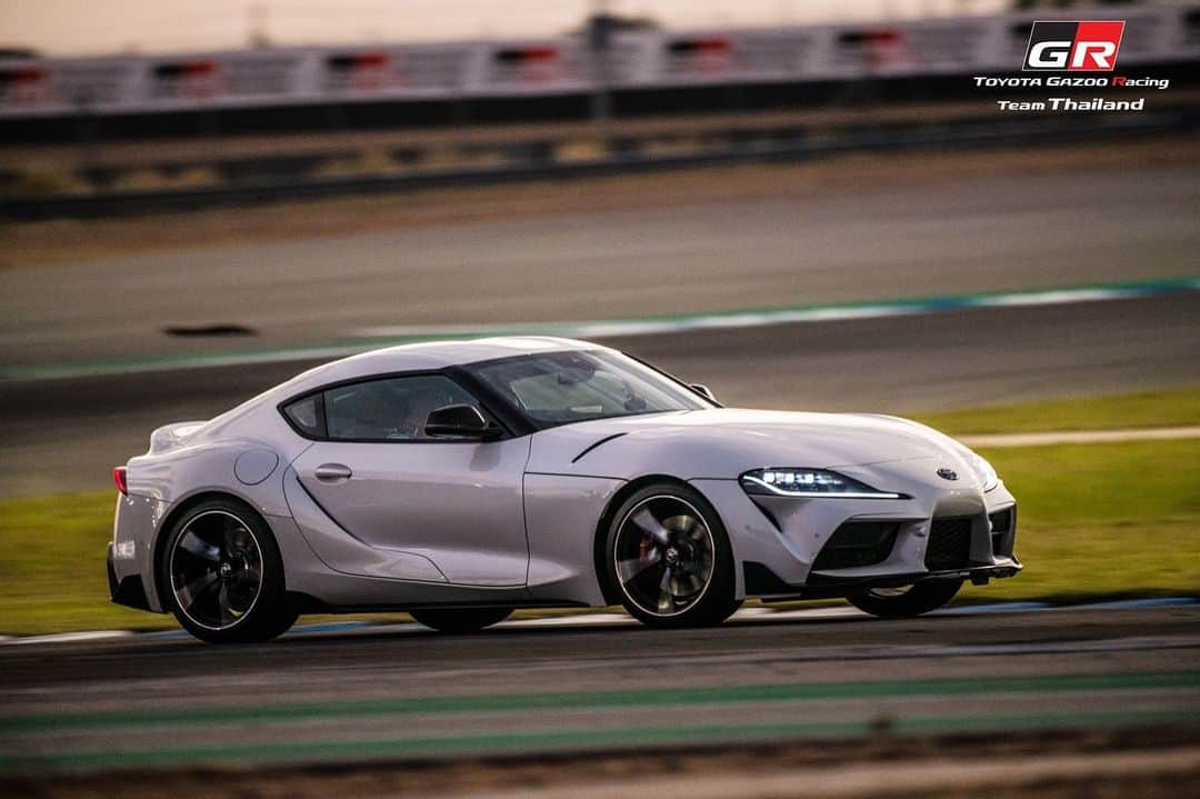 Toyota team thailandさんのインスタグラム写真 - (Toyota team thailandInstagram)「TOYOTA Supra ‘The Legend Returns’ การกลับมาของรถสปอร์ตที่ดีที่สุดในตำนาน พัฒนาจากสนามแข่ง สู่ผู้ใช้รถบนถนนจริง พบตัวจริงได้ที่งาน TOYOTA Gazoo Racing Motorsport ‘The Final Race’ วันที่ 30 พฤศจิกายน - 1 ธันวาคม นี้ ที่สนามกีฬาสมโภชเชียงใหม่ 700 ปี จ.เชียงใหม่ #TOYOTAGazooRacingteamThailand #Car #RaceCar #Racing #SuperCar #Supra」11月25日 18時02分 - toyotagazooracingteamthailand