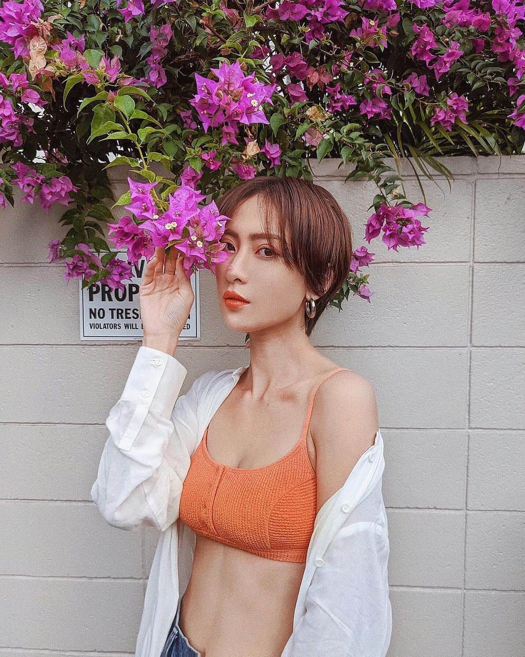 ソンイのインスタグラム：「💐🌺💐🌺💐🌺💐﻿ ﻿ 今月頭に、2回目の眉アート施術を @medicalbrows でして来ました💕﻿ １回目の時のが結構薄くなってたので、定着させるために今回は毛の密度を濃いめに☺️﻿ 撮影の時やすっぴんでも馴染むように眉尻短めにしているので、最近のメイクは眉尻を少しペンシルで足して眉頭は眉マスカラ塗って毛を立ち上がらせたら終わり🌺﻿ 毛が細くて色素が薄い眉がコンプレックスだったけど、眉アートのおかげ顔がはっきりして嬉しいな💕﻿ 毛流れの自然さに惚れ込んた @medicalbrows_nishide さんに担当してもらえて今回も大満足です🥰﻿ #メディカルブロー表参道院 #メディカルブロー #アートメイク﻿ #メディカルアートメイク #美眉 ﻿#Medicalbrows #6Dストローク #美容医療 #医療アートメイク  #美眉 #美容」